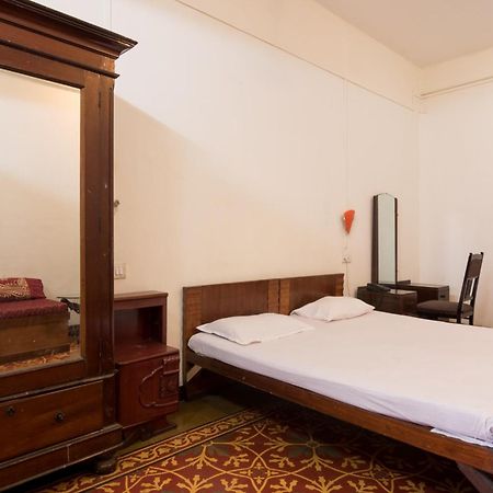 Bed And Breakfast At Colaba Mumbai Exterior foto